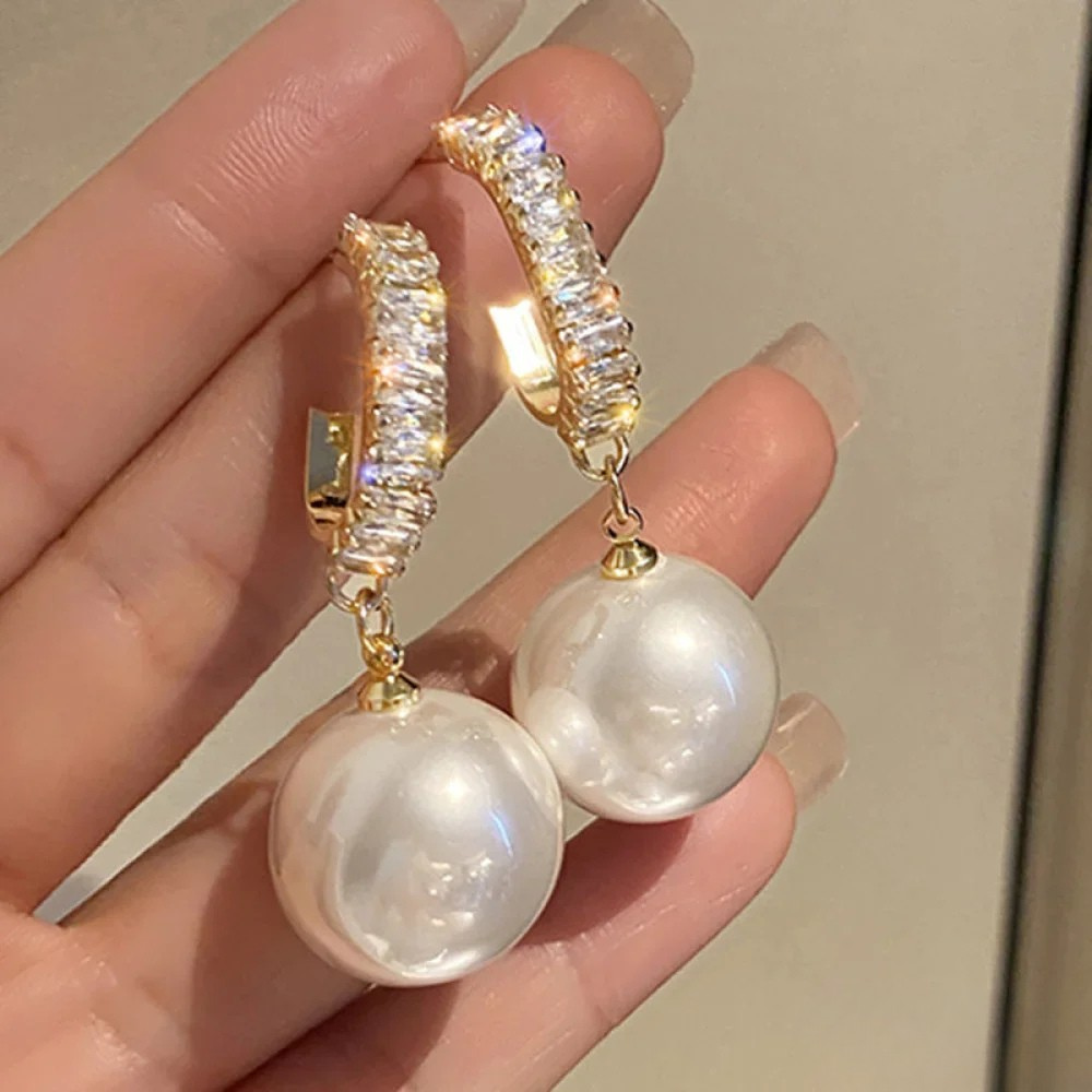 Talia | Elegant Earrings with Pearls and Zirconia