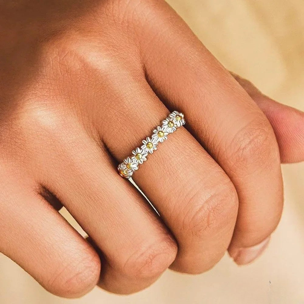 Talia | Adjustable Silver Ring with Hand-Painted Enamel Daisy