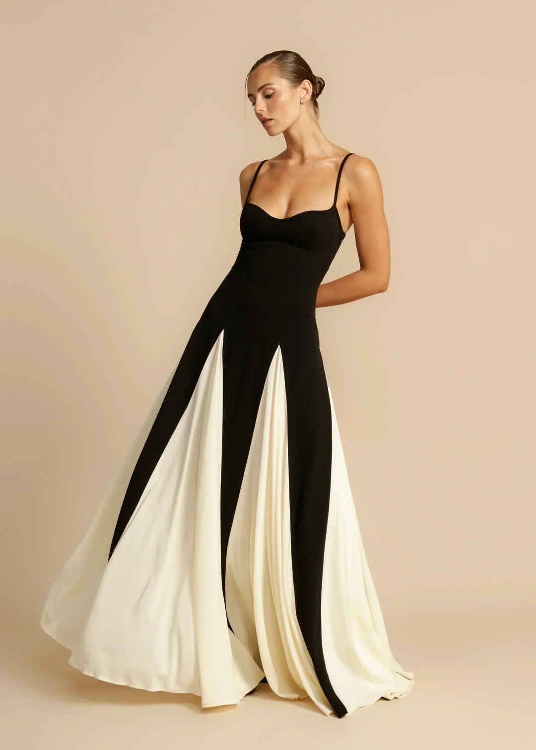 Talia | Elegant Contrast Ruffles Maxi Dress
