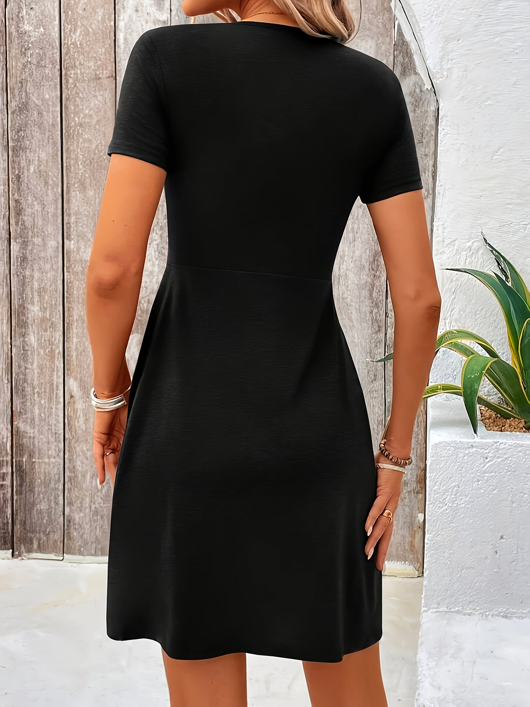 Talia | Chic Twist Front V-Neck Dress