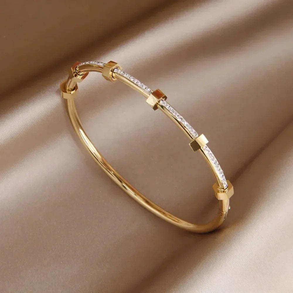 Talia | Elegant Golden Bracelet in Light Design