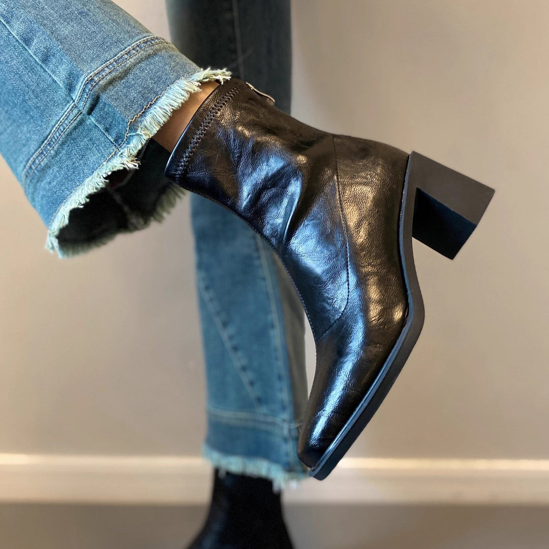 Talia | SQUARE-TOE BLOCK HEEL BOOTS
