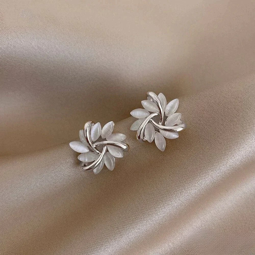 Talia | Elegant Gold Earrings with Exquisite Opal Flower Motifs